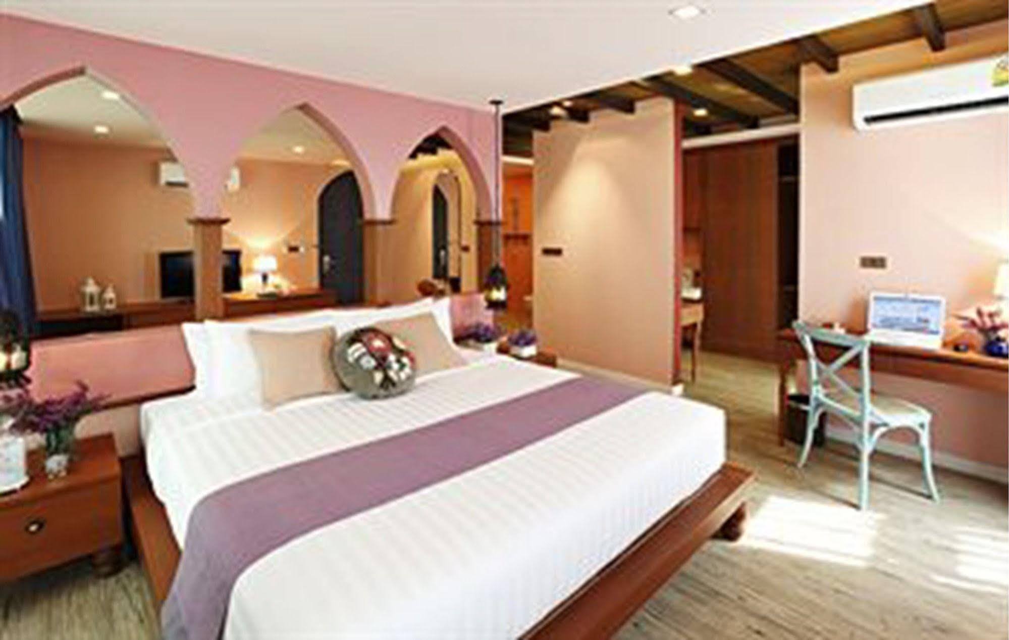 Amber Boutique Silom Hotel Banguecoque Exterior foto
