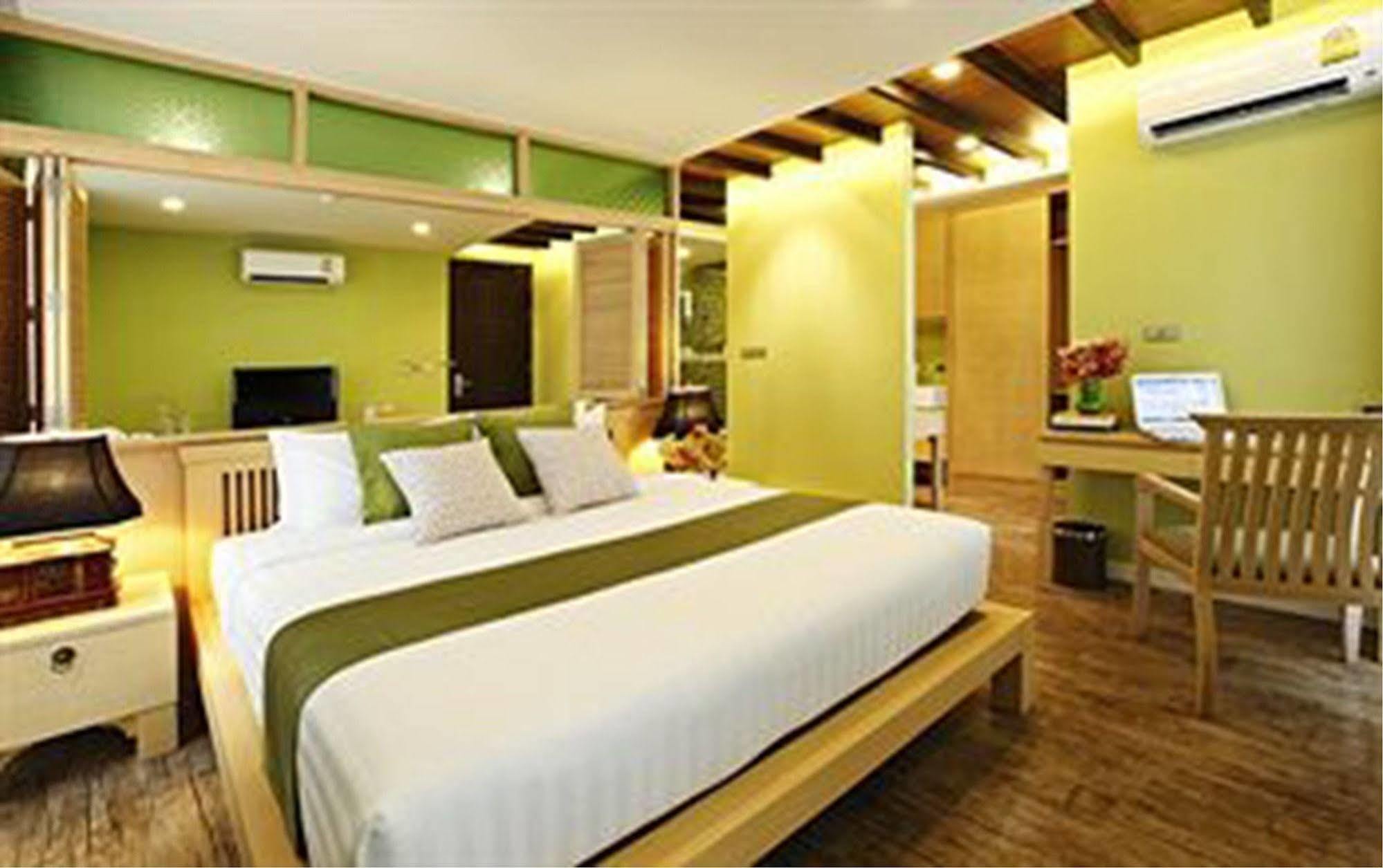 Amber Boutique Silom Hotel Banguecoque Exterior foto